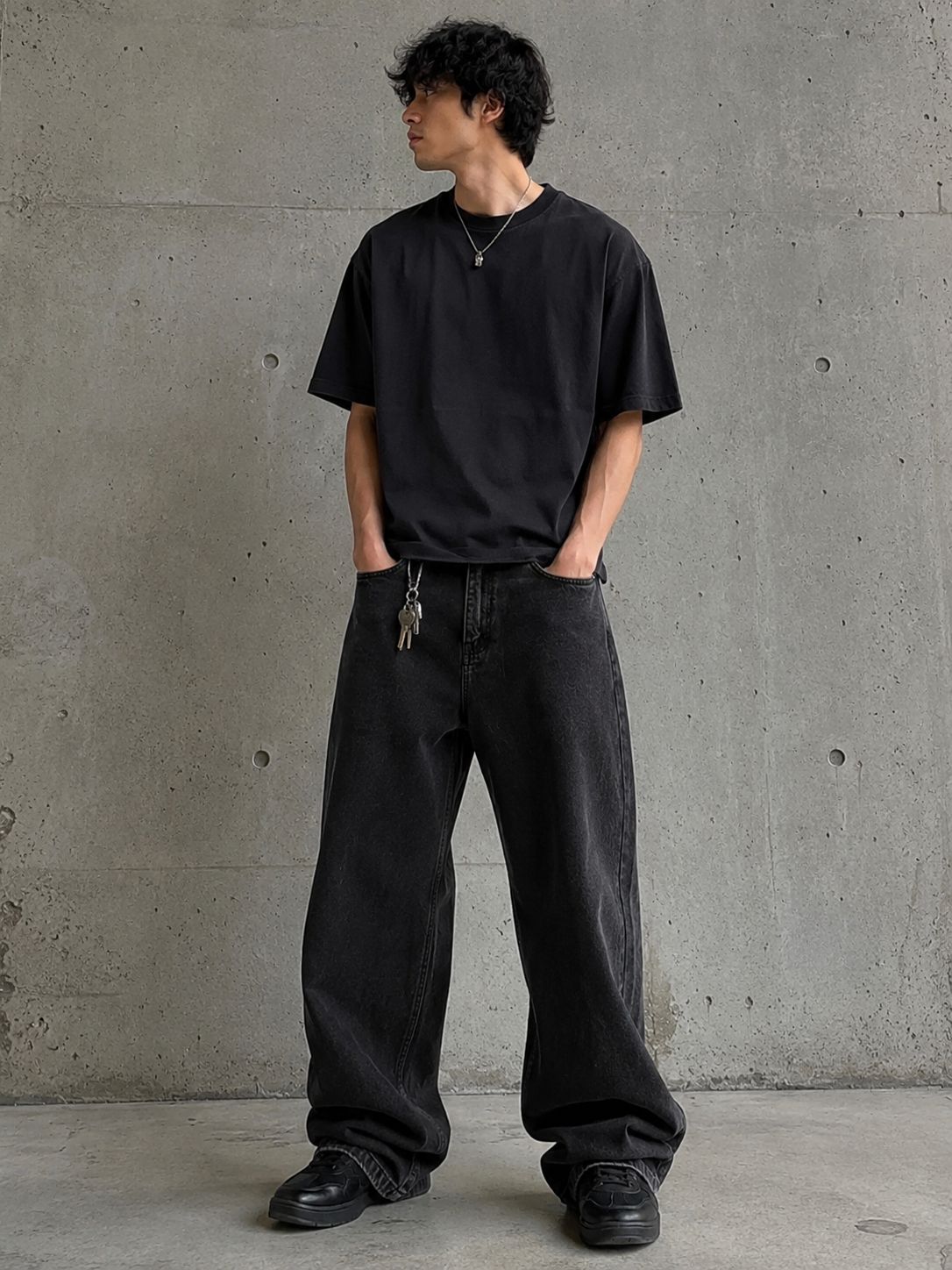 BLACK BAGGY JEANS
